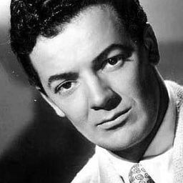 Cornel Wilde 飾演 Freddy Austin