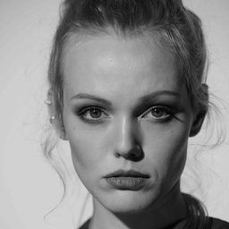 莉莉·瓊·古澤特 飾演 Leonie