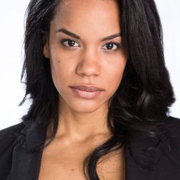 Shellie Sterling 飾演 Major Romero