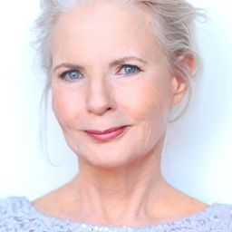 Sarah Carson - 狼母演員 飾演Janice Lynch