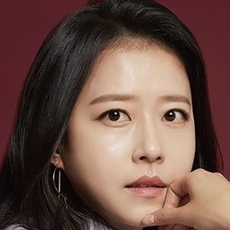 Lee So-yoon 飾演 Soon-boon