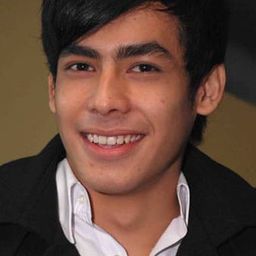 Zidni Adam Zawas 飾演 Tando