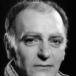 Francisco Casares 飾演 Marcial