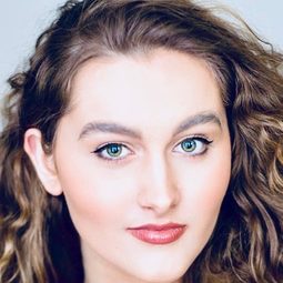 Kelly Lynn Reiter - 神聖的恐懼演員 飾演Molly