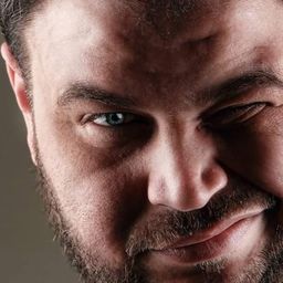 里亞德·阿爾薩哈尼 飾演 