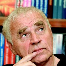 Janusz Glowacki - 遊船黑白來編劇