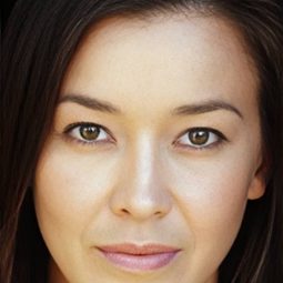 Lara Schwerdt 飾演 Barbara Roper