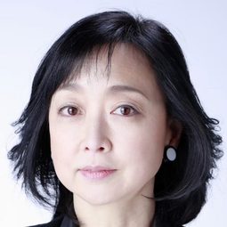 川上 麻衣子 飾演 