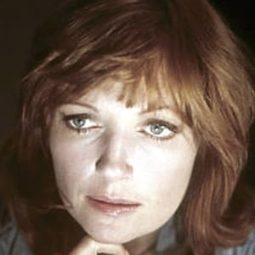 Jenny Runacre 飾演 Elsie