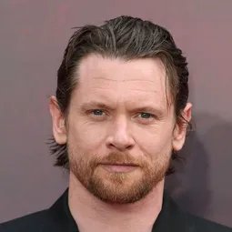 Jack O'Connell - 叢林之地演員 飾演Walter 'Lion' Kaminski