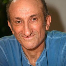 Jean-François Dérec 飾演 le surveillant à l'hôpital psychiatrique / ancien tireur d'élite