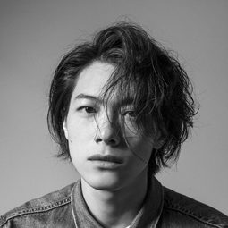 蔣昀霖 飾演 Zheng Min-Hao