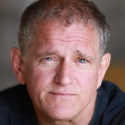 David Lansbury - 迷霧森林十八年演員 飾演Larry