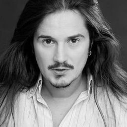 Iulian Ilinca 飾演 Frankfurt