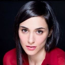 瑪·德霍悠 - 聖誕千里情演員 飾演María José