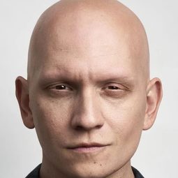 安東尼·凱瑞根 飾演 Bodie Geller