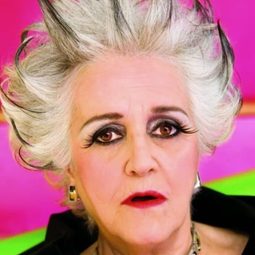 丘絲·蘭普雷亞韋 - On Earth as It Is in Heaven演員 飾演Doña Asunción