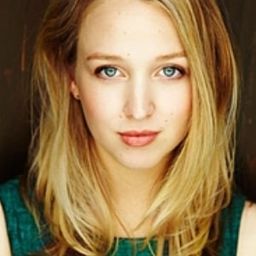 Sophie Cox - 移動城市：致命引擎演員 飾演Clytie Potts