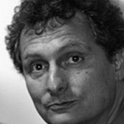 Paul Borne 飾演 Bob