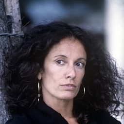 Valeria D'Obici - 冷血太保 2：逃離布朗克斯演員 飾演Moon Grey