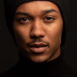 Jefferson Yaw Frempong-Manson - 大城小鮮肉演員 飾演Ajani