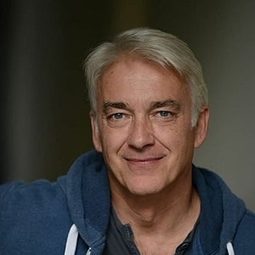 Christoph M. Ohrt - Born to Dance演員 飾演Dr. Michael Castell