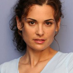 Sarah Zoe Canner 飾演 Barbara