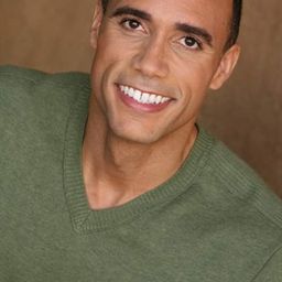 Shannon Mosley 飾演 Masked Killer