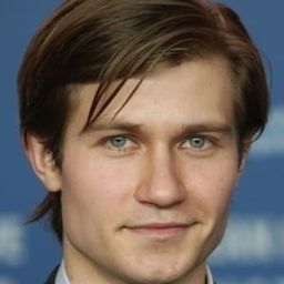 帕威·薩達 飾演 Pawel