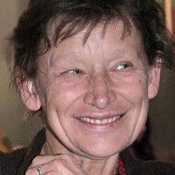 Jadwiga Jankowska-Cieślak 飾演 Physician Ewa Kępska