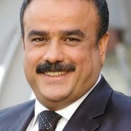 Bülent Serttaş 飾演 General Barton