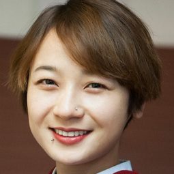 Kim Kkobbi 飾演 Seo Yun (segment "First Time")