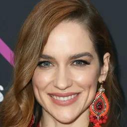 梅蘭妮·斯科洛凡諾 - 愛情小館演員 飾演Amy