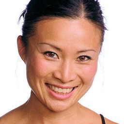 Poh Ling Yeow - Hey Hey It's Esther Blueburger演員 飾演Sales Assistant