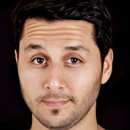 Kerem Muslugil - 樂透度假瘋演員 飾演Otel Resepsiyonisti