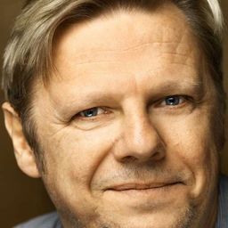 Ulver Skuli Abildgaard - 堅離地公社演員 飾演Preben