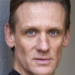 Olaf Højgaard 飾演 Preisler