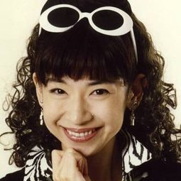 飯島早紀 飾演 Saya/Monmo