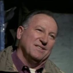 Herb Mitchell - 雙妹奪郎記演員 飾演Mr. Girard