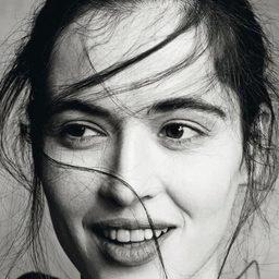 希薇亞·佩雷斯·克魯茲 飾演 Ivette