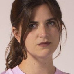 Sarah Jones 飾演 Self