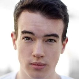 Charlie Frances - 針墊女孩演員 飾演Dwayne