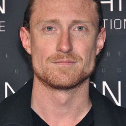 Peter Eggers 飾演 Leo