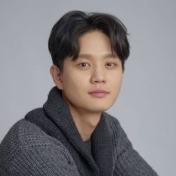 Hwang Sang-kyung - 我和我的殭屍女兒演員 飾演Hospital Firefighter 1