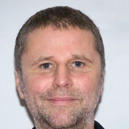 香提·羅尼 飾演 Joanna's dad