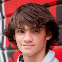 Félix Bossuet 飾演 Sébastien