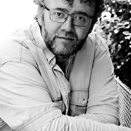 Frédéric Saurel - With Open Arms演員 飾演Gardien de parc