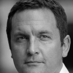 Joel Beckett 飾演 PC O'Neill