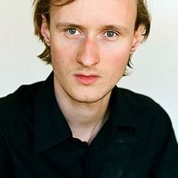 Sebastian Brandes 飾演 Taxifahrer