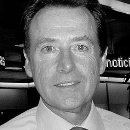 Matías Prats - 狗仔有喜事演員 飾演Reporter (voice)